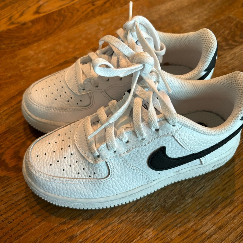 Toddler Boys 11.5 Nike Tie Tennis Shoes- gently used